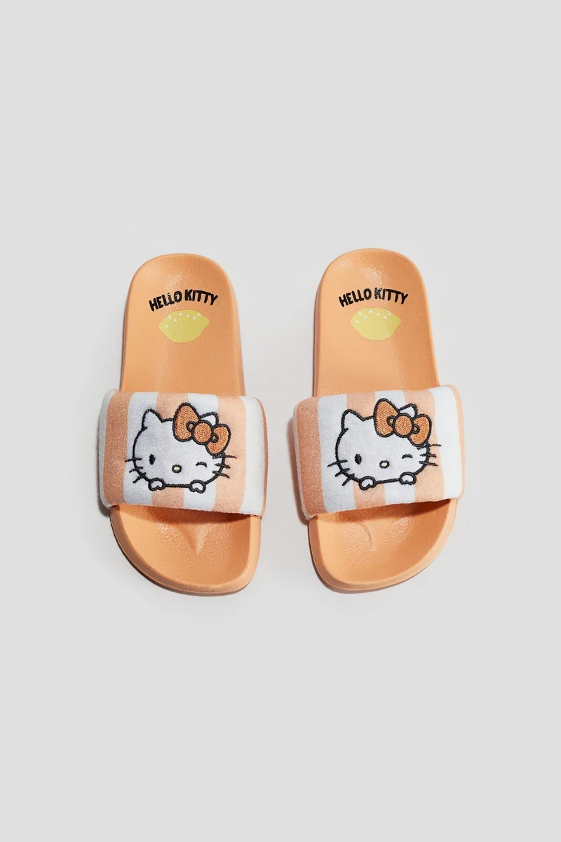 اتش اند ام حذاء للمسبح